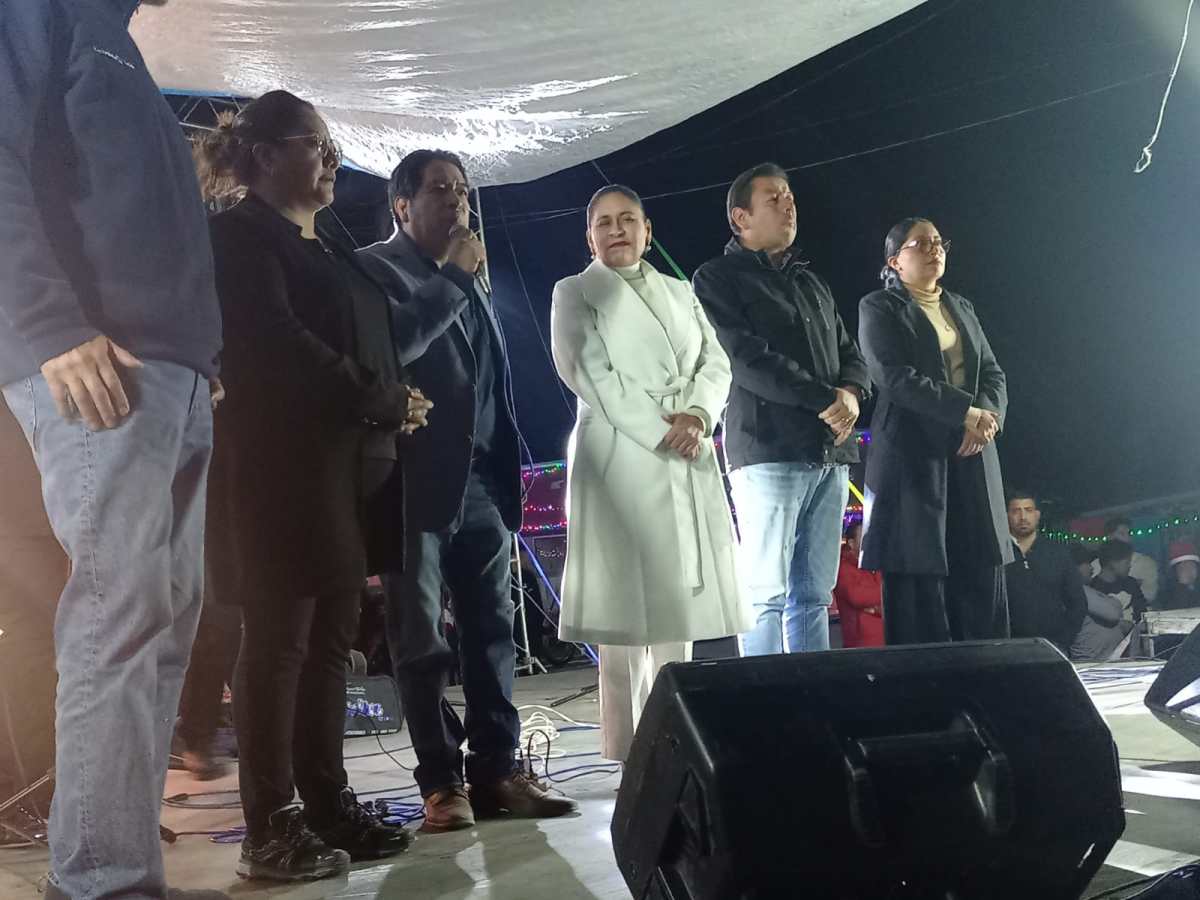 COMO MADRINA PARTICIPA ANA LILIA RIVERA EN EL ENCENDIDO DEL ÁRBOL NAVIDEÑO EN&nbsp;TLALCUAPAN🎄