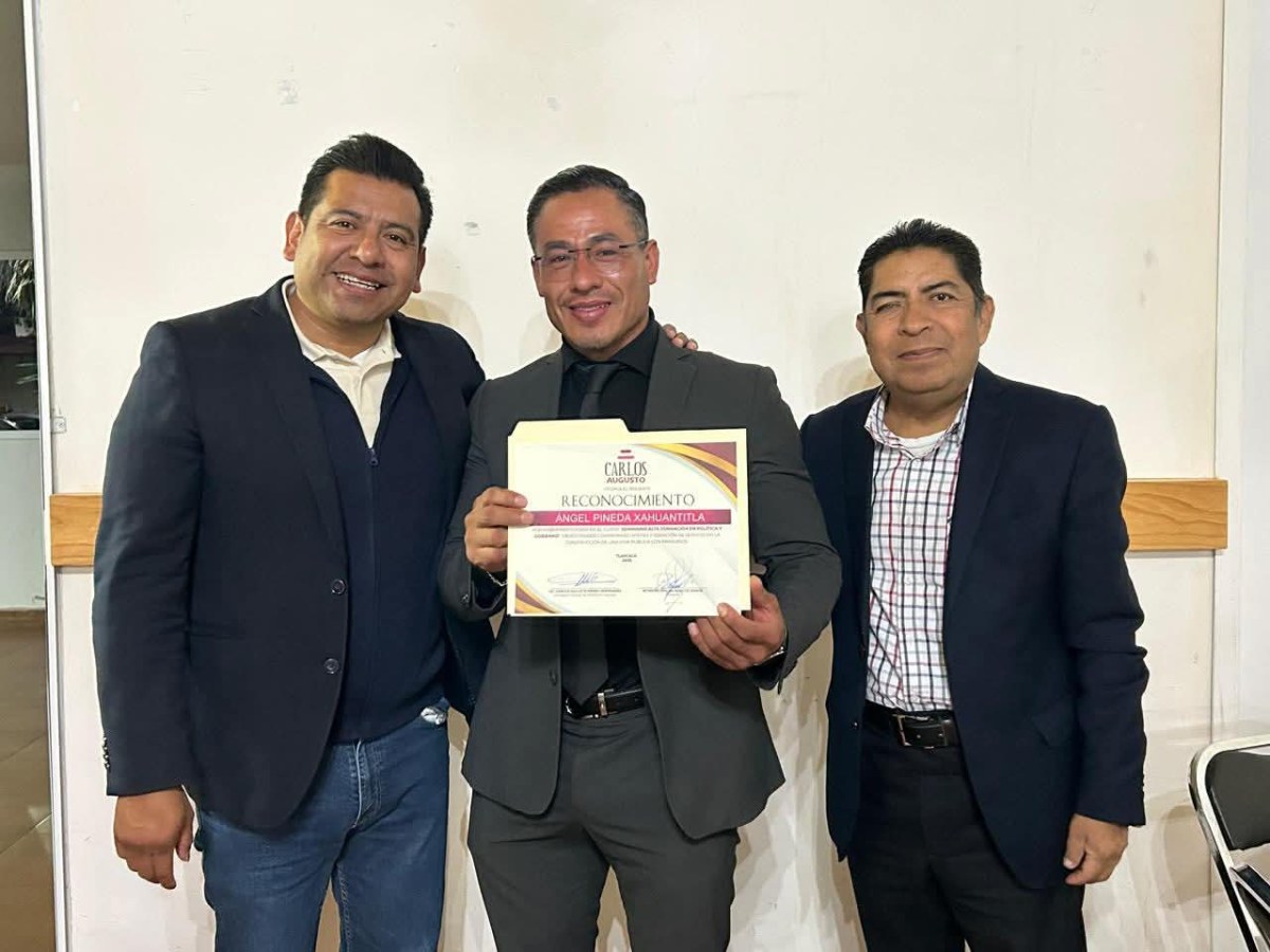 CARLOS AUGUSTO PÉREZ ENTREGO RECONOCIMIENTOS DEL SEMINARIO DE ALTA FORMACIÓN EN&nbsp;POLÍTICA