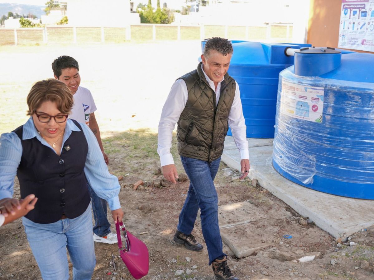 ALFONSO SÁNCHEZ GARCÍA SUPERVISA RESULTADOS DE SU GESTIÓN ANTE GOBIERNO DEL ESTADO PARA DOTAR DE CAPTADORES DE AGUA PLUVIAL Y PANELES SOLARES A&nbsp;ESCUELAS