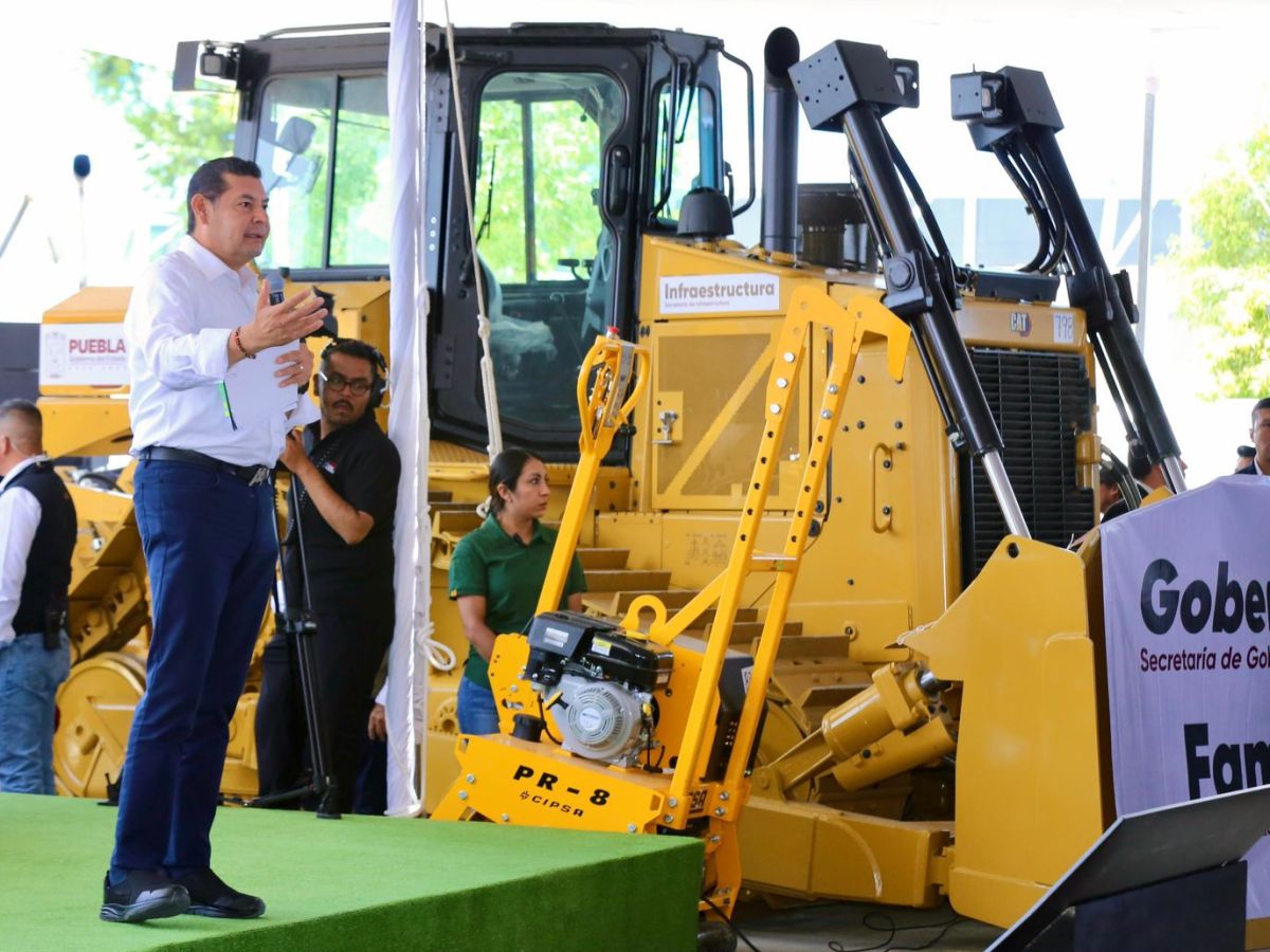 GOBIERNO ESTATAL TRANSFORMA LOS 217 MUNICIPIOS CON MÓDULOS DE&nbsp;MAQUINARIA