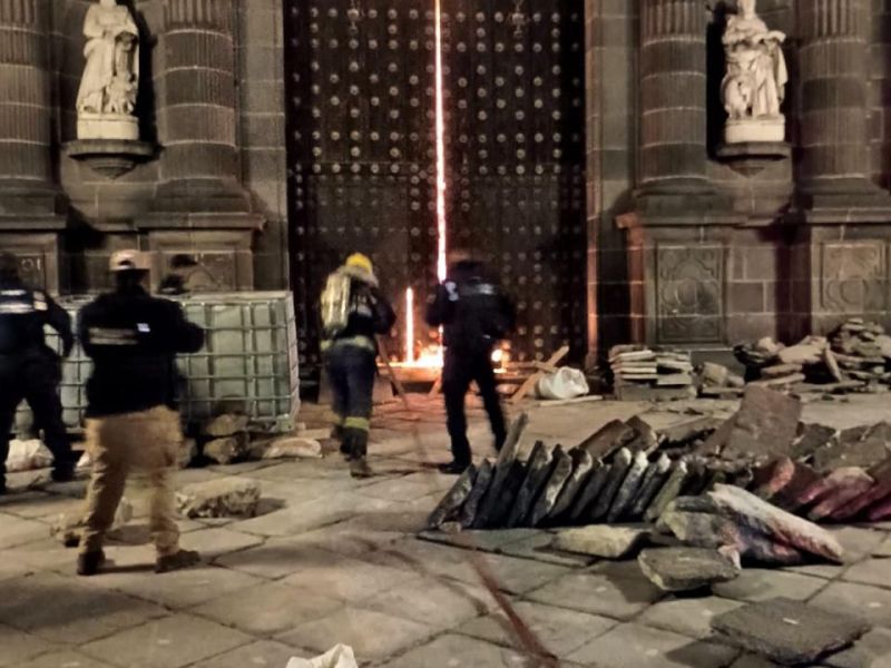 PROTECCIÓN CIVIL SOFOCA INCENDIO EN CATEDRAL DE&nbsp;PUEBLA