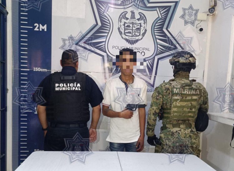 🚨DETIENE POLICÍA DE APIZACO A MASCULINO&nbsp;ARMADO.