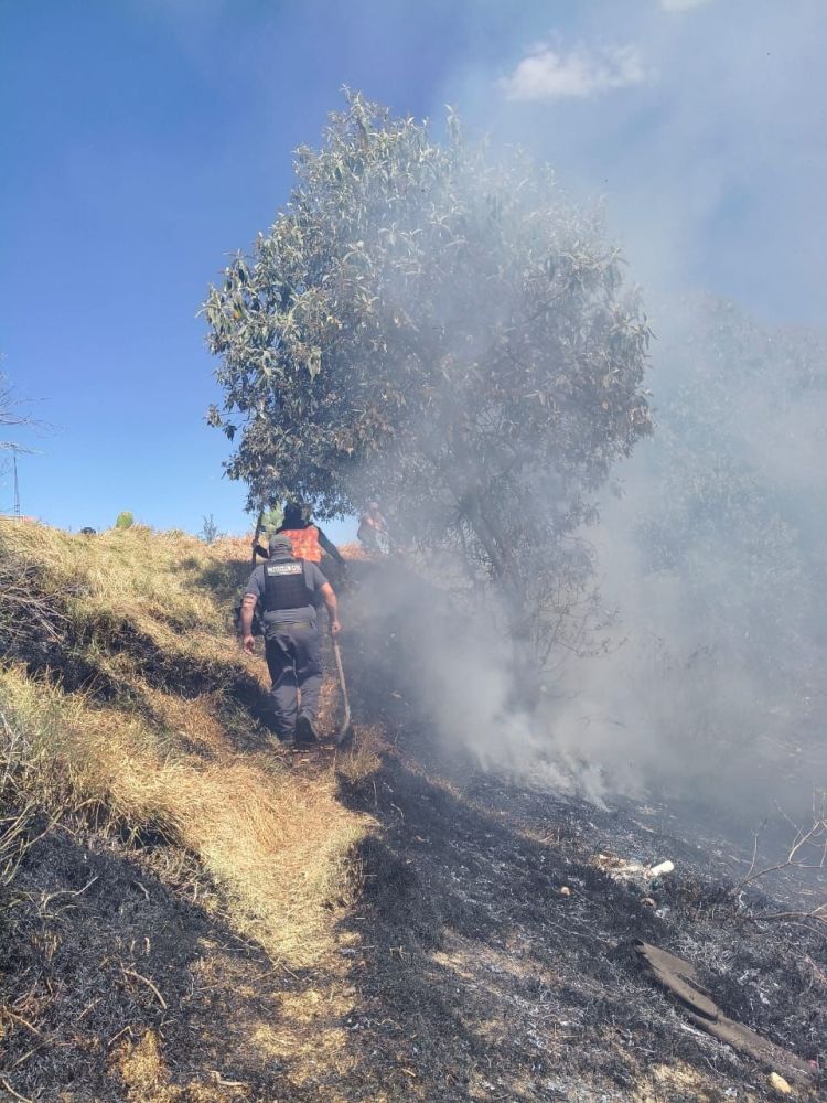 👨‍🚒🔥ELEMENTOS DE PC HUAMANTLA CONTROLAN INCENDIO DE PASTIZALES EN PUEBLO DE&nbsp;JESUS👨‍🚒🔥