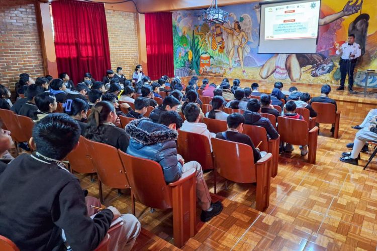 POLICÍA MUNICIPAL DE TLAXCALA LLEVA PLÁTICA DE AUTOCUIDADO A LA SECUNDARIA TÉCNICA 1 DE LA LOMA&nbsp;XICOHTÉNCATL