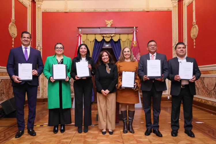 GOBERNADORA FORTALECE ÁREAS ESTRÉGICAS; ENTREGA NOMBRAMIENTOS A NUEVOS INTEGRANTES DEL GABINETE LEGAL Y&nbsp;AMPLIADO