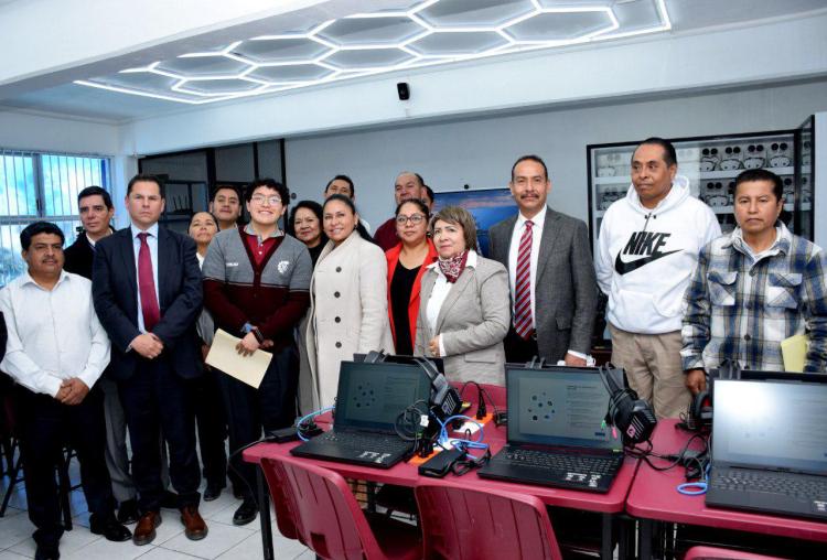 ANA LILIA RIVERA INAUGURA LABORATORIO EN XILOXOXTLA Y COLOCA A TLAXCALA EN LA ERA DE LA INTELIGENCIA&nbsp;ARTIFICIAL