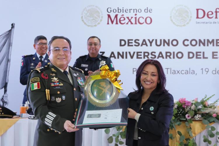 GOBERNADORA LORENA CUÉLLAR ASISTE AL 113 ANIVERSARIO DEL EJÉRCITO; RECIBE RESPALDO DE LAS FUERZAS ARMADAS EN&nbsp;TLAXCALA