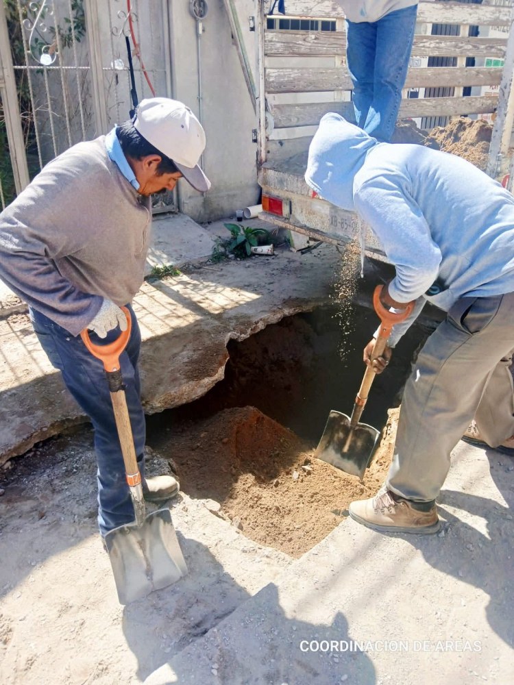 SE ATIENDE SOCAVÓN EN CALLE 5 DE MAYO EN&nbsp;TEQUEXQUITLA