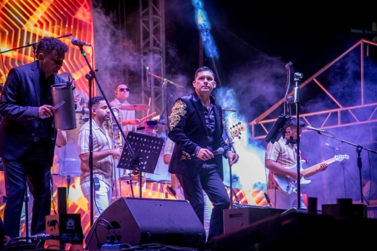 CON ÉXITO SE PRESENTA MIKE BALMORI EN FERIA&nbsp;APIZACO