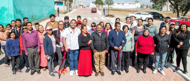 ALCALDE DE APIZACO INAUGURA CALLE CAOBAS EN&nbsp;HUILOAC