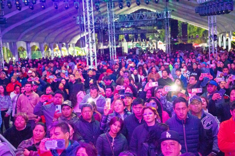 🎼MILES LLENAN EL TEATRO DEL PUEBLO DE APIZACO CON SONIDO FANIA Y SONIDO&nbsp;CÓNDOR🎼