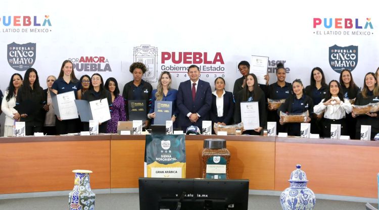 ARMENTA MIER RECONOCE A GUERRERAS DE PUEBLA Y FORTALECE DEPORTE&nbsp;FEMENIL