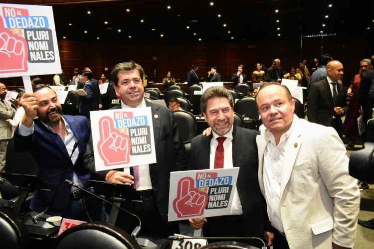 RAY VÁZQUEZ CONCHAS ‘EL GUERRERO TLAXCALTECA DE LA PRESIDENTA» VOTA A FAVOR DE LA REFORMA&nbsp;ELECTORAL