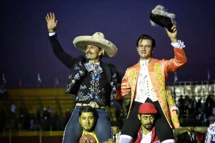 🎩🐃♉TARDE DE EMOCIONES EN VAL’QUIRICO: GAMERO INDULTA TORO Y SALE EN HOMBROS JUNTO A FAURO ALOI&nbsp;🐃♉