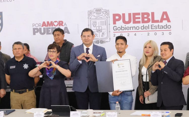 GOBERNADOR ARMENTA MIER RECONOCE A “EL TIGRE” ARELLANO Y LE OTORGA BECA&nbsp;UNIVERSITARIA