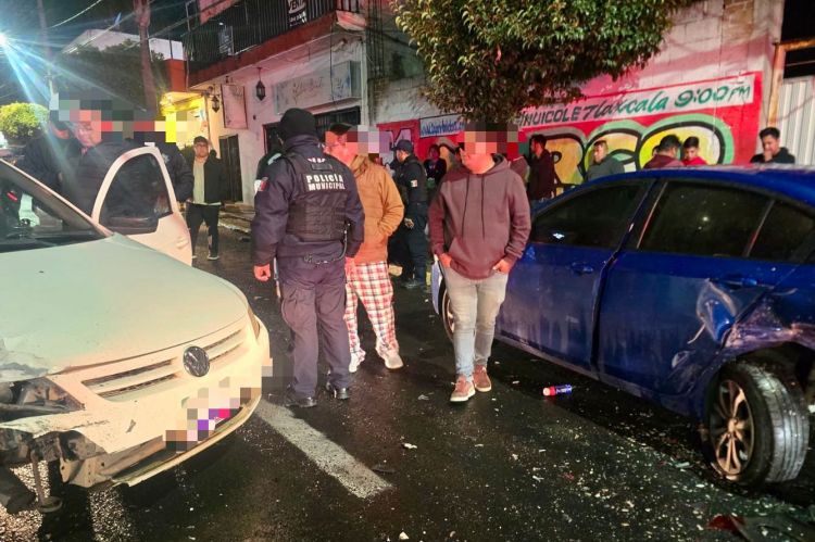 POLICÍA MUNICIPAL DE TLAXCALA CONTROLA RIÑA TRAS CHOQUE ENTRE&nbsp;VEHÍCULOS