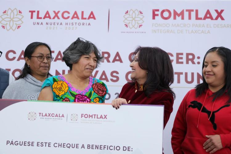 ENTREGA GOBERNADORA 65 CRÉDITOS DEL FOMTLAX; GENERAN BIENESTAR PARA 200&nbsp;FAMILIAS