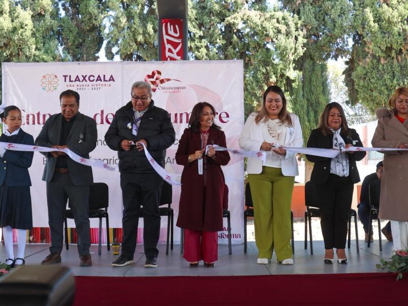GOBERNADORA ENTREGA NUEVA TECHUMBRE EN BENEFICIO DE MÁS DE MIL 200 ALUMNOS DE&nbsp;CHIAUTEMPAN