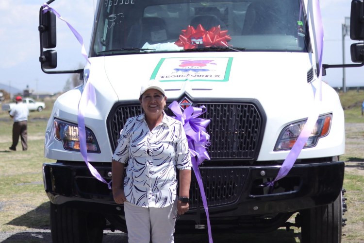 ALCALDESA DE TEQUEXQUITLA ENTREGA UNIDADES A SERVICIOS MUNICIPALES Y&nbsp;DIF