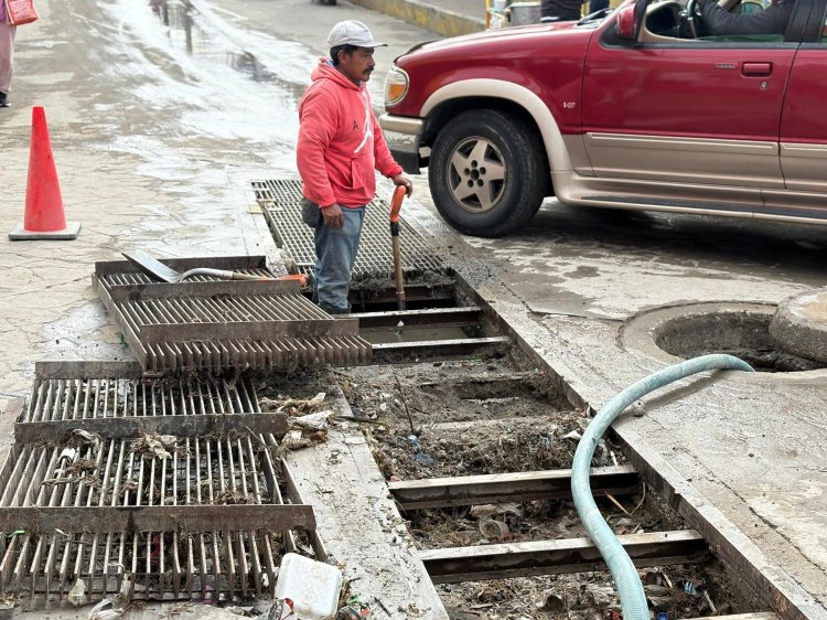 PERSONAL DEL ÁREA DE SERVICIOS MUNICIPALES REALIZA LABORES DE LIMPIEZA EN DISTINTAS PARTES DE&nbsp;TEQUEXQUITLA