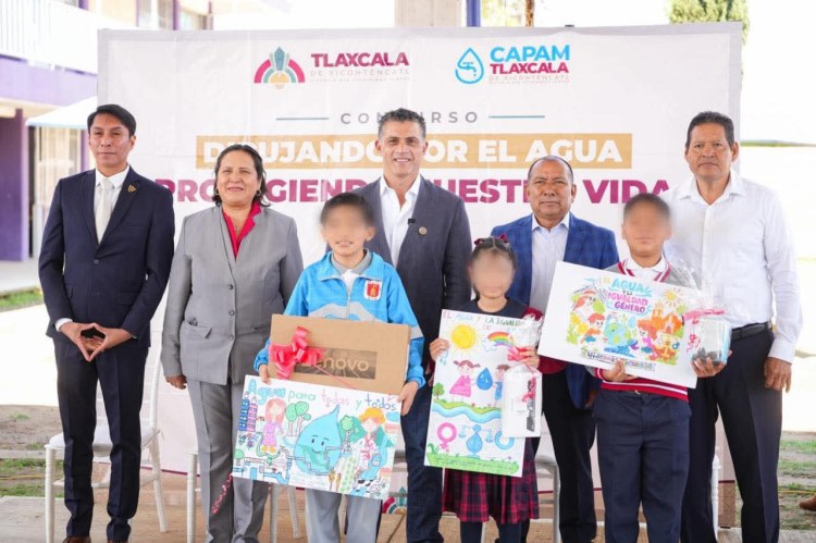 RECONOCE ALCALDE DE TLAXCALA A INFANTES QUE PARTICIPARON EN CONCURSO DIBUJANDO POR EL&nbsp;AGUA