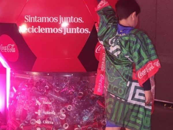 RECIBE GOBIERNO DE PEPE CHEDRAUI DONACIÓN DE LATAS TRAS PASO DE FIFA WORLD CUP TROPHY TOUR 2026 EN&nbsp;PUEBLA