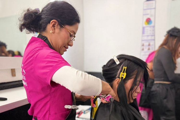 FORTALECE GOBIERNO DE ALFONSO SÁNCHEZ GARCÍA ATENCIÓN INTEGRAL A MUJERES CON SERVICIOS DE BELLEZA&nbsp;GRATUITOS