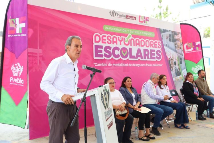 PEPE&nbsp; CHEDRAUI Y MARIELISE INAUGURAN 10 DESAYUNADORES EN&nbsp;PUEBLA