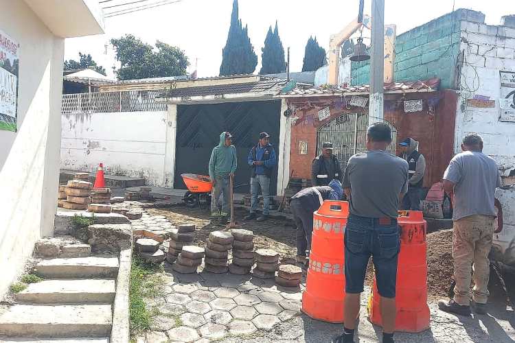 AYUNTAMIENTO DE TLAXCALA REALIZA TRABAJO INTEGRAL DE RENIVELACIÓN DE ADOQUINES EN&nbsp;OCOTLÁN