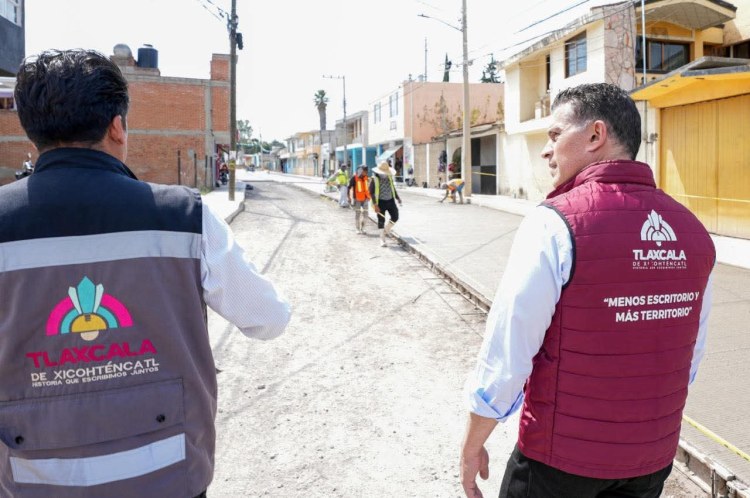 ALCALDE ALFONSO SÁNCHEZ SUPERVISA AVANCES DE OBRA EN CALLE FRANCISCO I. MADERO DE ACUITLAPILCO QUE FORTALECE LA MOVILIDAD Y CONECTIVIDAD DE LA&nbsp;ZONA