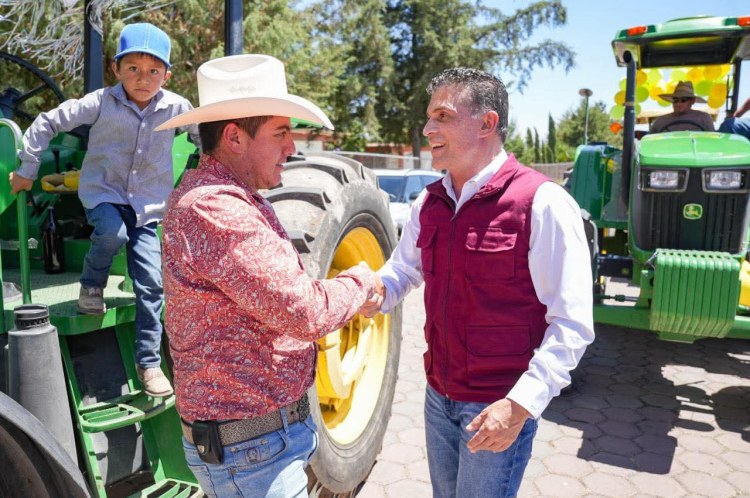 EN EL DÍA DEL AGRICULTOR ALFONSO RECONOCE SU TRABAJO&nbsp;DIARIO