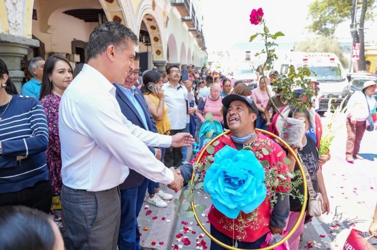 ALCALDE DE TLAXCALA ALFONSO SÁNCHEZ GARCÍA ACOMPAÑA EN UNA DE LAS TRADICIONES RELIGIOSAS MÁS REPRESENTATIVAS DEL&nbsp;MUNICIPIO