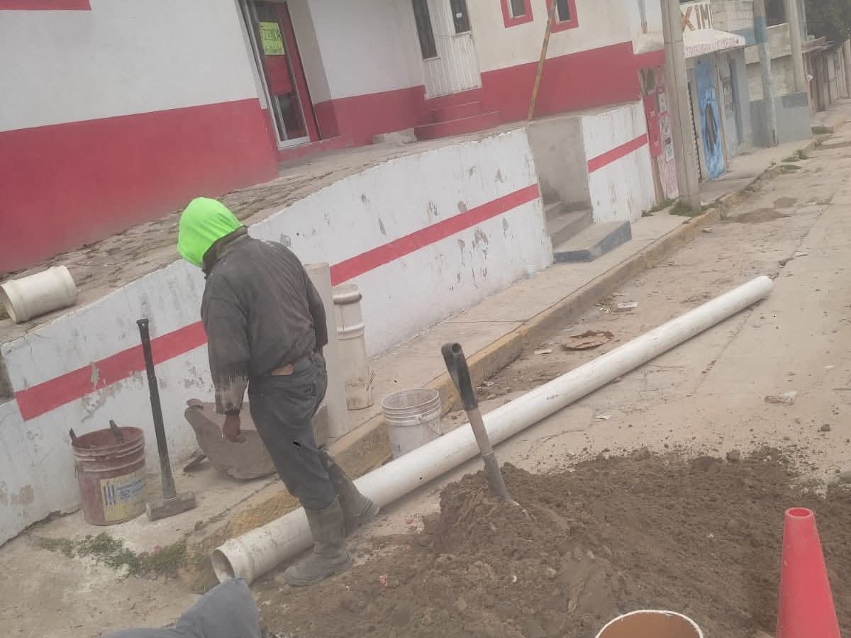 PERSONAL DE AGUA POTABLE REALIZA TRABAJOS DE REPARACIÓN EN&nbsp;TEQUEXQUITLA
