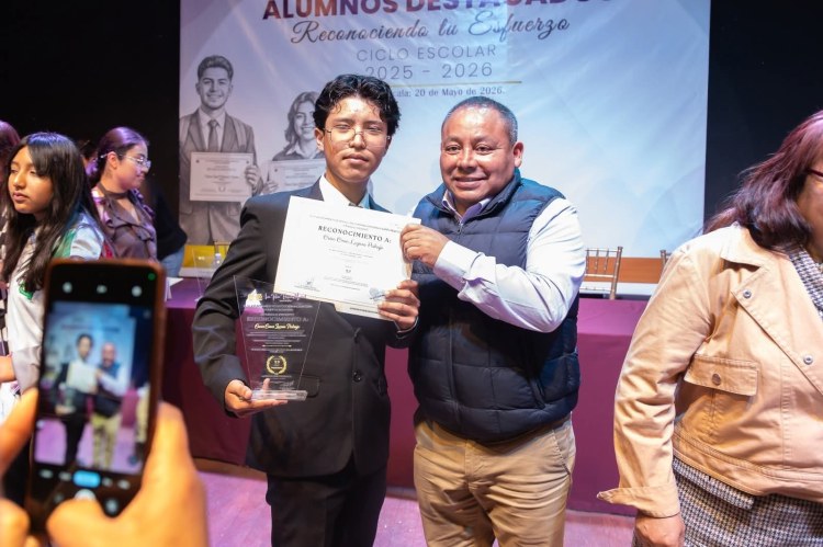 JAVIER RIVERA RECONOCE ESFUERZO ACADÉMICO DE JUVENTUDES DE&nbsp;APIZACO
