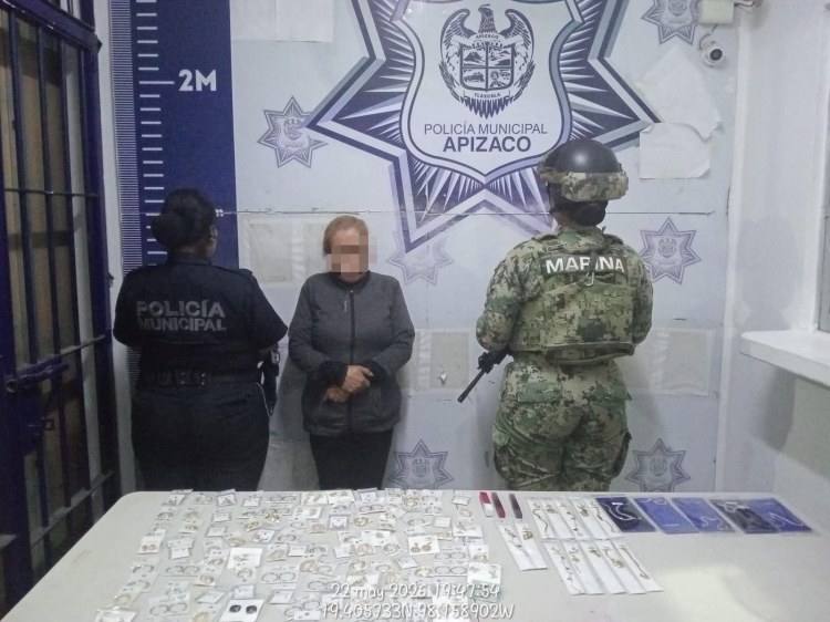 DETIENEN POLICÍA DE APIZACO Y MARINA A FEMENINA POR&nbsp;ROBO.