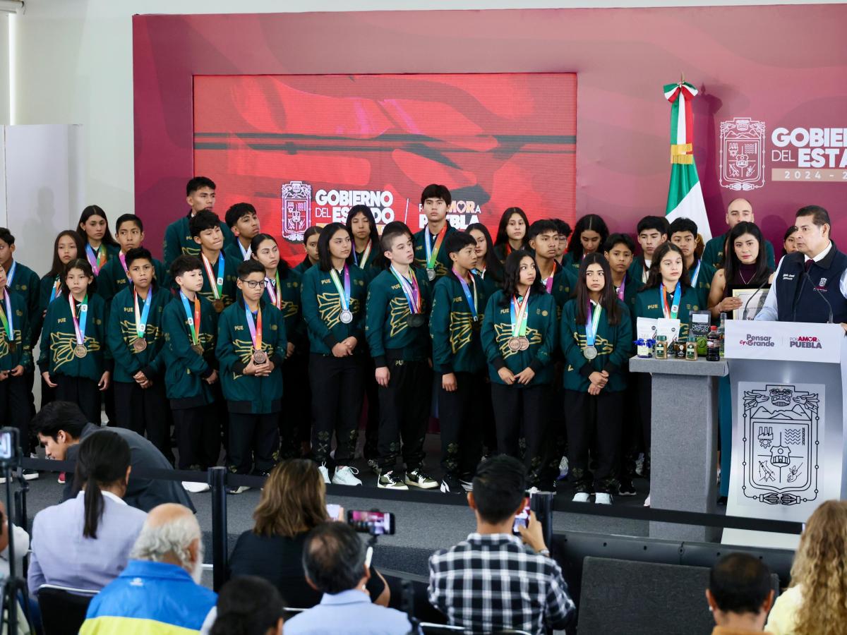 GOBIERNO ESTATAL PREMIA ESFUERZO DE ATLETAS POBLANOS EN OLIMPIADA CONADE&nbsp;2026