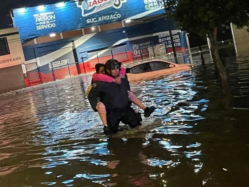 BRINDA POLICÍA DE APIZACO Y FUERZAS APOYO DE AUXILIO A LA POBLACIÓN AFECTADA POR LAS INTENSAS&nbsp;LLUVIAS