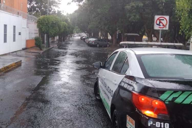BRIGADAS DE PROTECCIÓN CIVIL Y SEGURIDAD PÚBLICA DEL MUNICIPIO DE TLAXCALA ATIENDEN AFECTACIONES POR&nbsp;LLUVIA