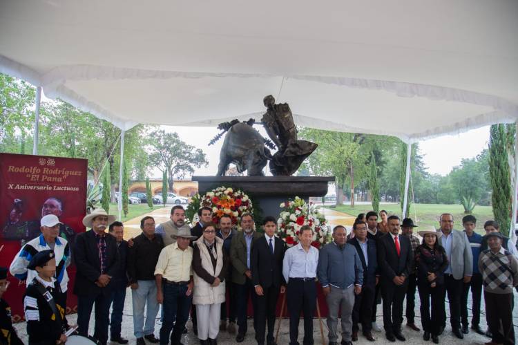 APIZACO RINDE HOMENAJE A RODOLFO RODRÍGUEZ “EL PANA” EN SU X ANIVERSARIO&nbsp;LUCTUOSO