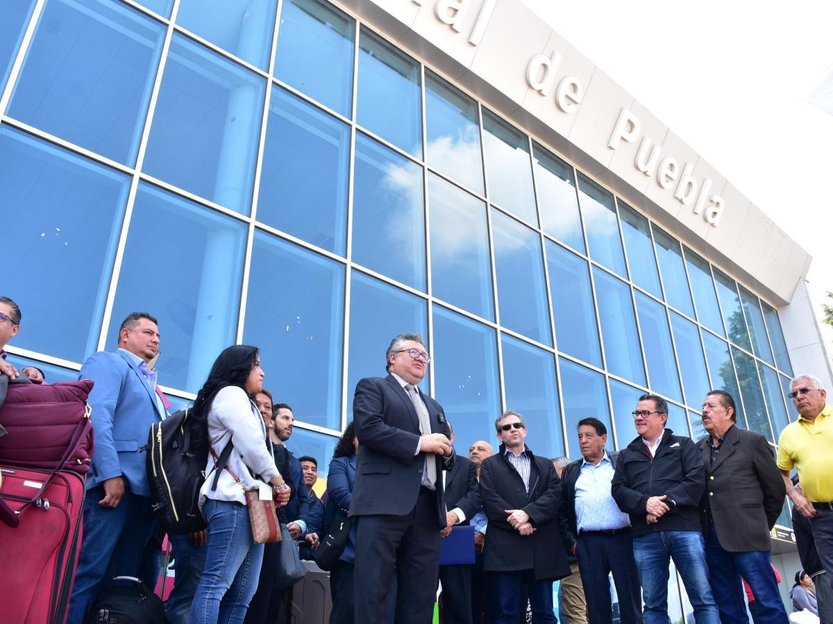 LLEGAN A PUEBLA LOS PRIMEROS PASAJEROS DEL VUELO DIRECTO DESDE&nbsp;NEWARK