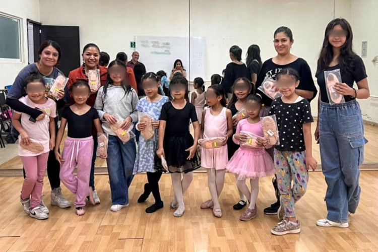 ENTREGA GOBIERNO DE ALFONSO SÁNCHEZ GARCÍA ZAPATILLAS DE BALLET A TALENTOS DE LA&nbsp;CAPITAL