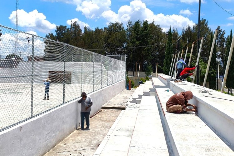 AVANZA AYUNTAMIENTO DE TLAXCALA CON LA REHABILITACIÓN DE LA CANCHA DE LA UNIDAD DEPORTIVA “BLAS CHARRO&nbsp;CARVAJAL”