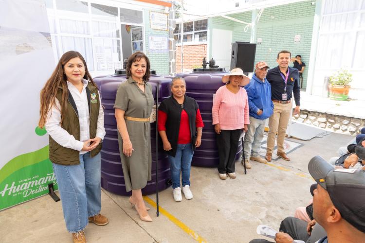 ROCÍO HERNÁNDEZ CASTILLO IMPULSA ACCIONES DE BIENESTAR PARA LAS FAMILIAS HUAMANTLECAS CON LA ENTREGA DE 146&nbsp;TINACOS