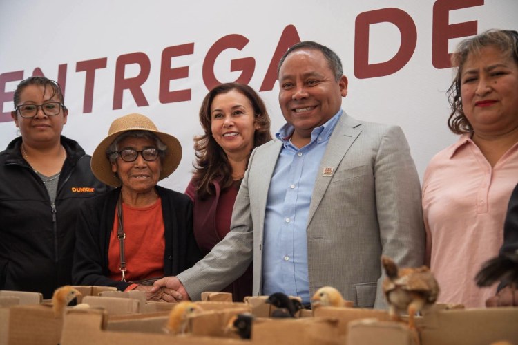 GOBIERNO DE #APIZACO FORTALECE EL BIENESTAR DE LAS FAMILIAS DE SANTA MARÍA TEXCALAC CON ENTREGA DE APOYOS ALIMENTARIOS Y ANUNCIA NUEVAS OBRAS PARA LA&nbsp;COMUNIDAD
