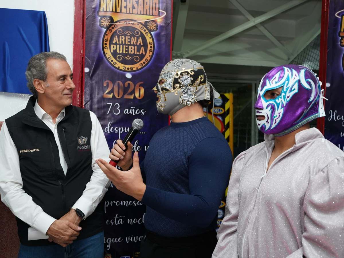 DEVELA PEPE CHEDRAUI PLACA CONMEMORATIVA POR EL 73 ANIVERSARIO DE LA ARENA&nbsp;PUEBLA