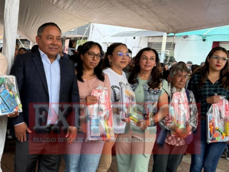 📚 APIZACO IMPULSA LA EDUCACION CON LA ENTREGA DE MIL KITS&nbsp;ESCOLARES