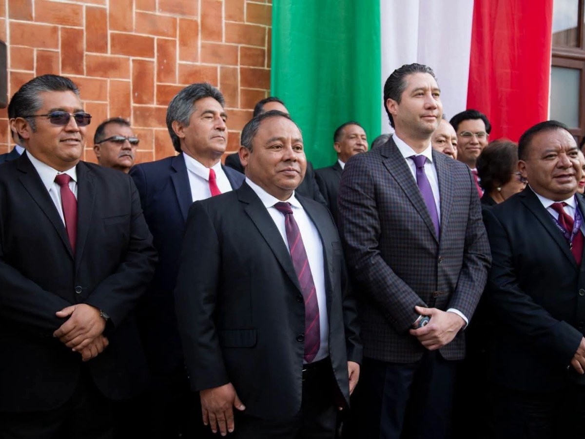 🇲🇽 ¡APIZACO SE VISTE DE PATRIA! JAVIER RIVERA BONILLA ENCABEZA IZAMIENTO DE BANDERA EN HONOR A LA INDEPENDENCIA EN TLAXCALA&nbsp;CAPITAL