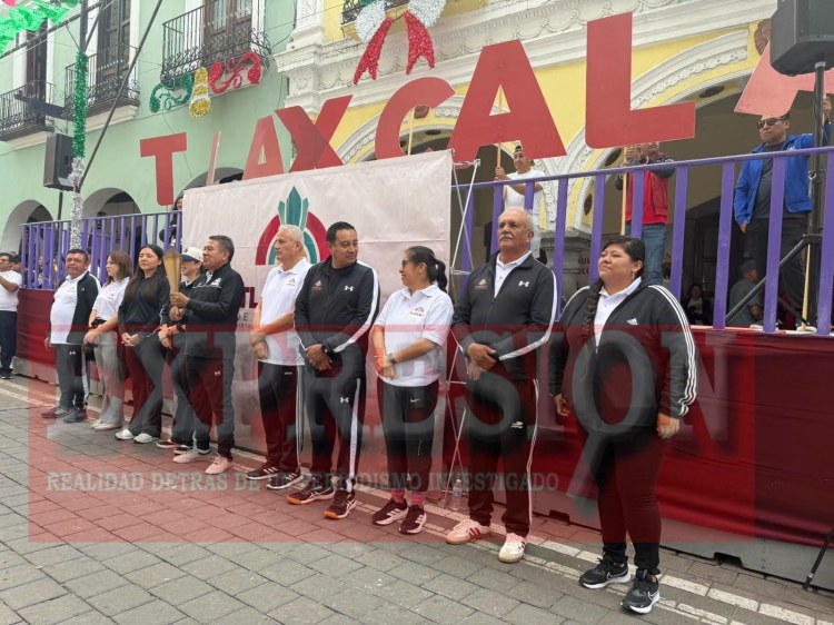 🇲🇽🔥ALCALDE DE #TLAXCALA CARLOS LÓPEZ SUÁREZ ENTREGA FUEGO SIMBÓLICO DE INDEPENDENCIA A COMUNIDADES&nbsp;🇲🇽🔥