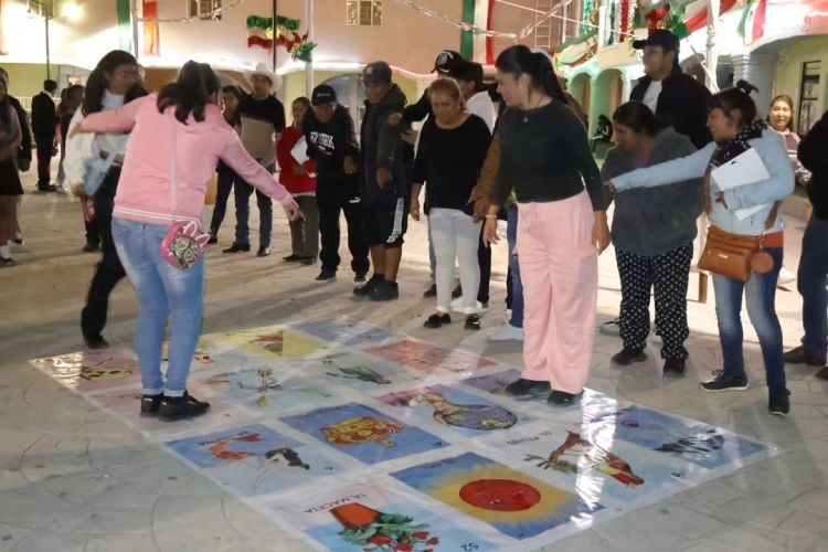 GRAN NOCHE MEXICANA CON JUEGOS DE LOTERÍA, BALERO, CANICAS EN&nbsp;TEQUEXQUITLA