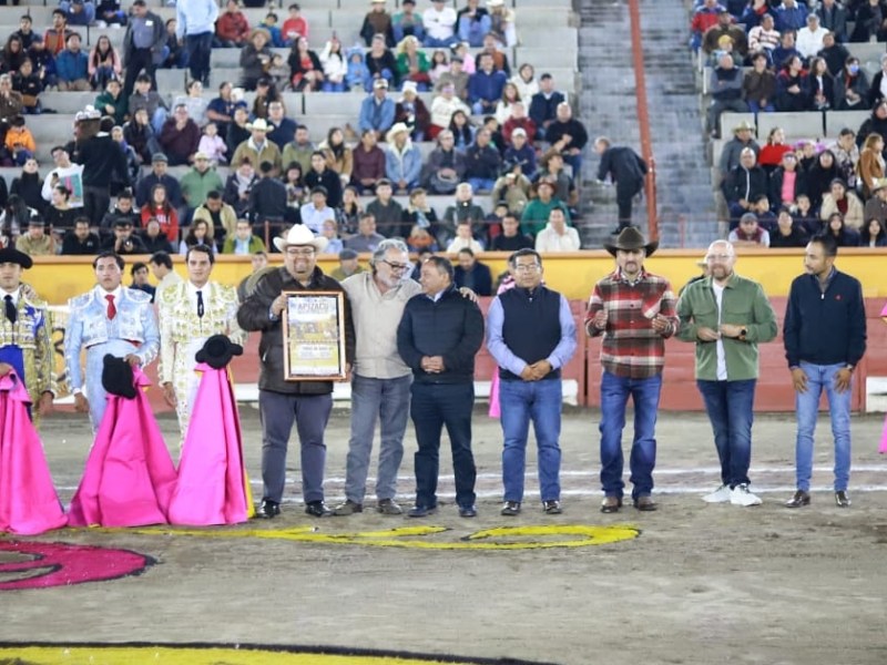 ALCALDE DE APIZACO PRESENTE EN FESTEJO TAURINO 60 DE HARO&nbsp;GANADERÍA